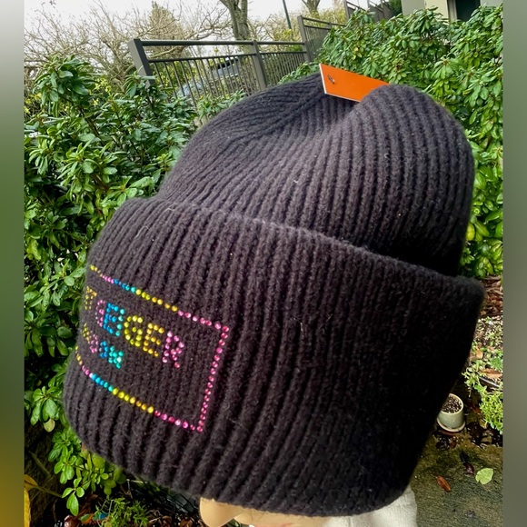 Kurt Geiger Women Black Beanie.
NWT - Picture 5 of 17